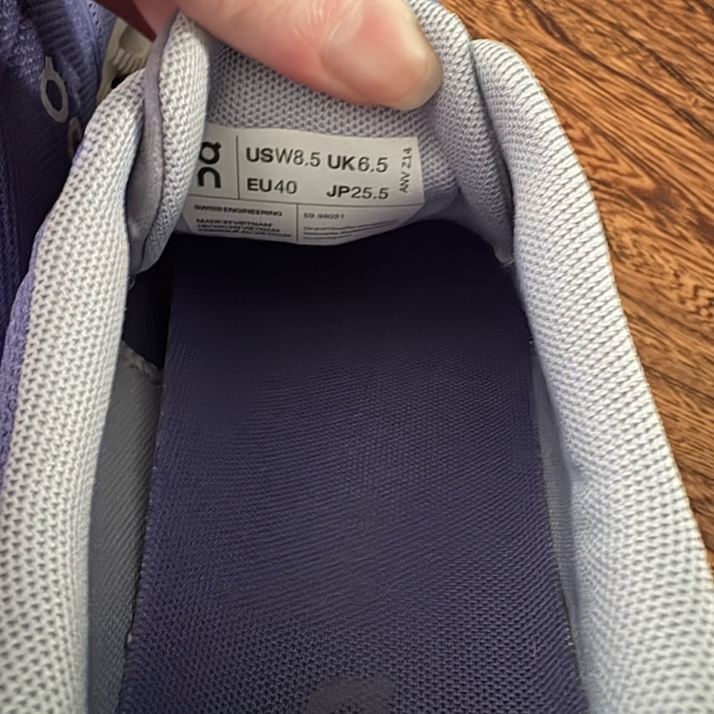 On Running Cloud 5 Sneakers in Blueberry and Feather - Picture 5 of 10